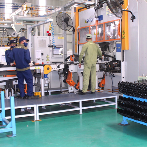 Ngành công nghiệp hỗ trợ làm gì để thoát cảnh ‘bóng mờ’ trong chuỗi cung ứng FDI?