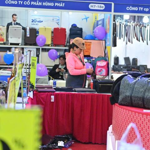 Ưu đãi sâu, hàng dệt may, da giày ghi nhận doanh thu khả quan tại Hội chợ Mùa Xuân