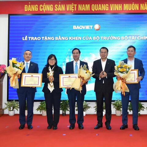 Bảo Việt giữ vững ngôi đầu về doanh thu bán lẻ trên thị trường bảo hiểm