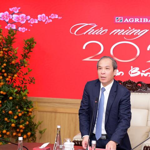 Lãnh đạo Ngân hàng Nhà nước thăm và chúc mừng năm mới một số tổ chức tín dụng