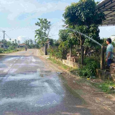 Gần 800 hộ dân được hỗ trợ khắc phục bụi do xe chở đất gây ra