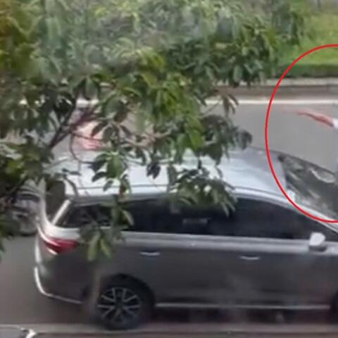 Xác minh clip tài xế ôtô bị rượt đuổi, hành hung giữa đường sau va chạm