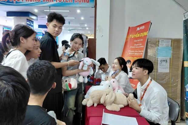 Nhiều doanh nghiệp dịch vụ, bán lẻ lọt top nhà tuyển dụng hấp dẫn