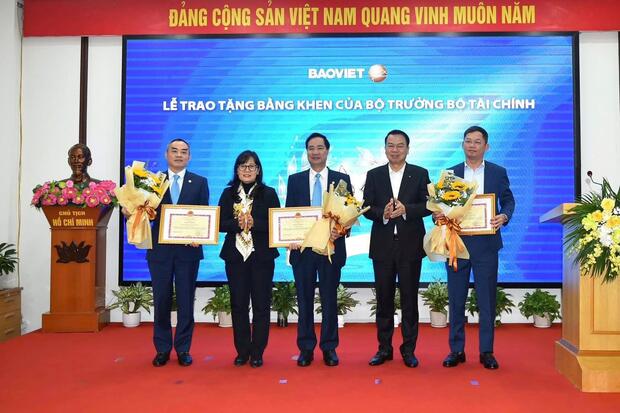Bảo Việt giữ vững ngôi đầu về doanh thu bán lẻ trên thị trường bảo hiểm