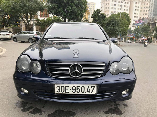 Bán Mercedes-Benz C180K Sport màu hiếm giá chưa đến 300 triệu, chủ xe hứng trọn ‘gạch đá’ đầu xuân  - Ảnh 2.