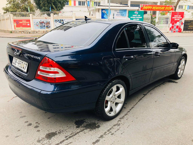 Bán Mercedes-Benz C180K Sport màu hiếm giá chưa đến 300 triệu, chủ xe hứng trọn ‘gạch đá’ đầu xuân  - Ảnh 6.