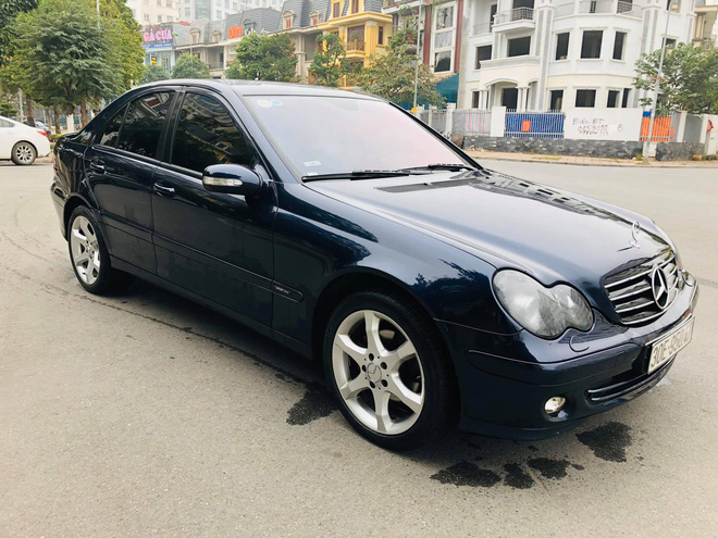 Bán Mercedes-Benz C180K Sport màu hiếm giá chưa đến 300 triệu, chủ xe hứng trọn ‘gạch đá’ đầu xuân  - Ảnh 5.