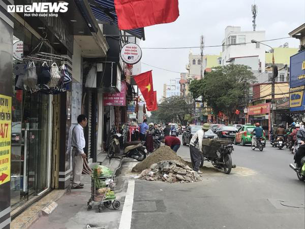 Sau chỉ đạo của thành phố, vỉa hè nhiều tuyến phố Hải Phòng vẫn bị bức tử - Ảnh 9.