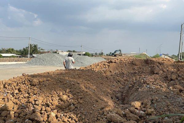 việc thu hồi đất của dân để làm đường vành đai và đấu giá tại TP Tân An, tỉnh Long An, đang để lại nhiều ý kiến trái chiều