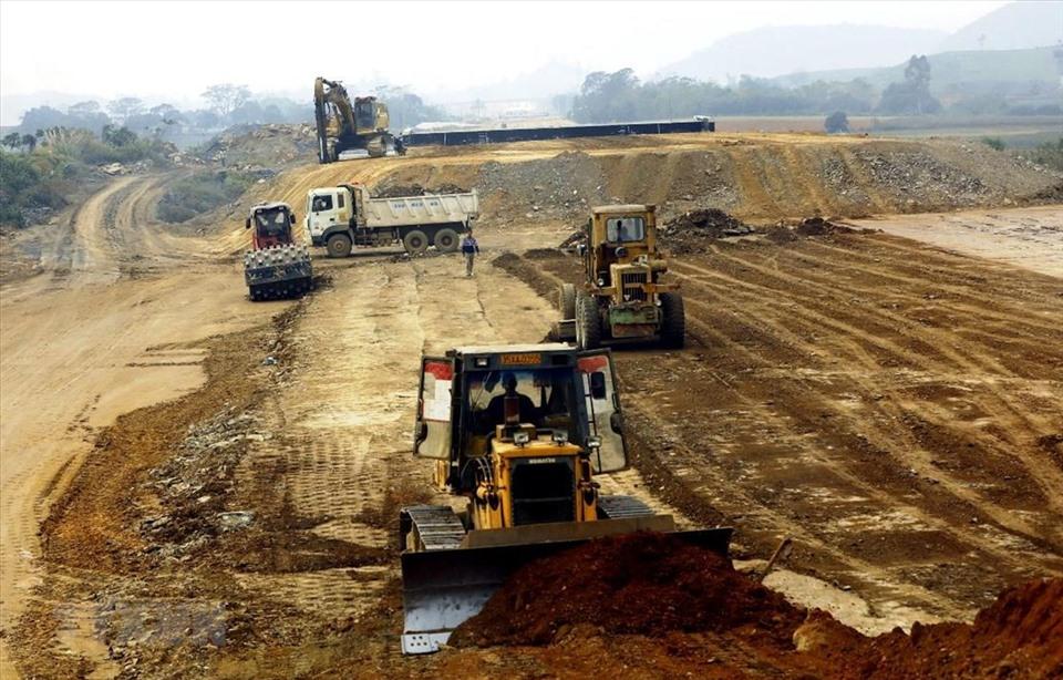 Ngăn chặn lãng phí, tăng vốn do vướng mặt bằng: Không để dự án nghìn tỉ chậm tiến độ vì… vài hộ dân