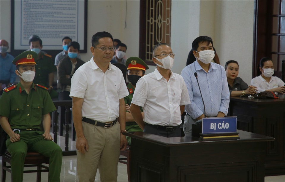 Xử vụ nói xấu lãnh đạo tỉnh Quảng Trị: 2 bị cáo bị cải tạo không giam giữ