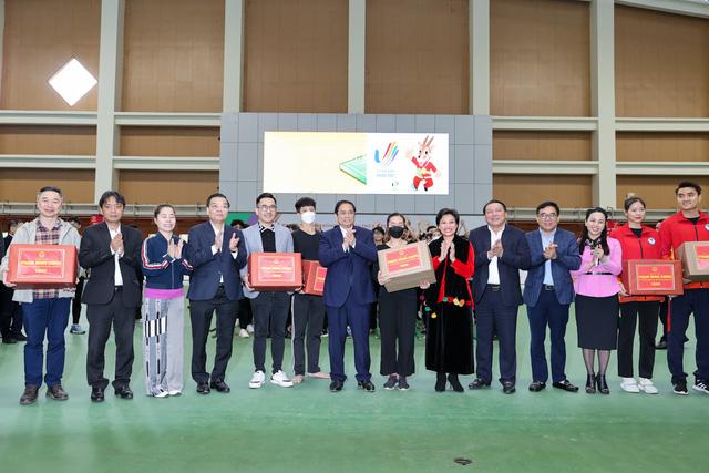 Thủ tướng động viên đoàn thể thao Việt Nam, kiểm tra công tác chuẩn bị SEA Games 31 - Ảnh 11. Thủ tướng động viên đoàn thể thao Việt Nam, kiểm tra công tác chuẩn bị SEA Games 31 - Ảnh 11.