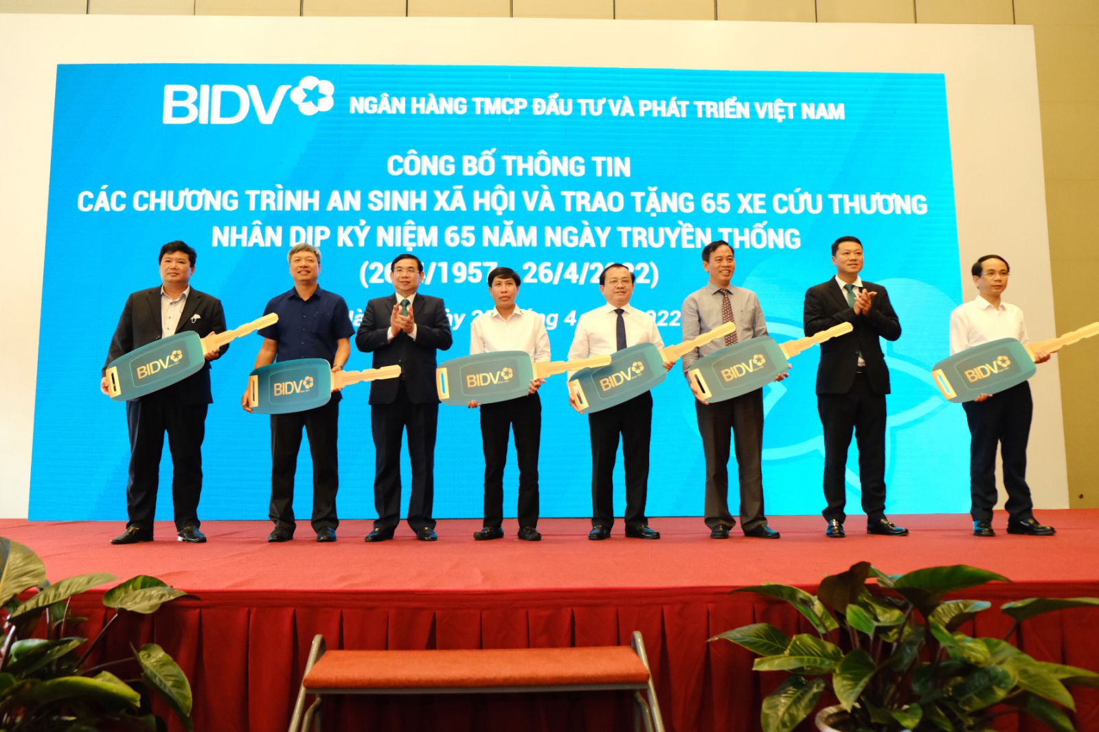 Chủ tịch HĐQT Phan Đức Tú và ông Lê Ngọc Lâm-Tổng Giám đốc tại lễ công bố thông tin các Chương trình an sinh xã hội nhân 65 năm thành lập BIDV