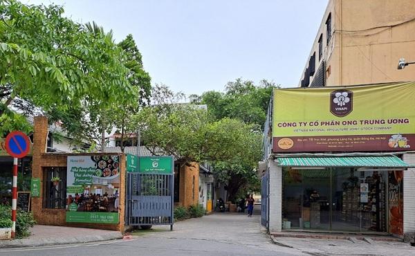 Khu đất Trụ sở của Công ty Ong Trung ương, vốn là doanh nghiệp Nhà nước được cổ phần hóa vào năm 2007 với nhiệm vụ nuôi, nghiên cứu, chế biến, thương mại ong… và là công ty con của IPA (có tỷ lệ lợi ích hơn 83%, tỷ lệ quyền biểu quyết hơn 98%) . Ảnh: NT