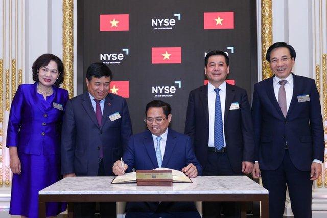 Thủ tướng Phạm Minh Chính tham quan, làm việc tại sàn giao dịch chứng khoán lớn nhất thế giới tại New York - Ảnh 10. Thủ tướng Phạm Minh Chính tham quan, làm việc tại sàn giao dịch chứng khoán lớn nhất thế giới tại New York - Ảnh 10.