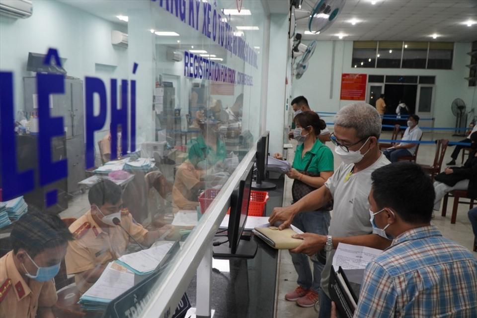 Từ 21.5, dân 6 quận huyện ở TPHCM được cấp biển số xe tại công an phường