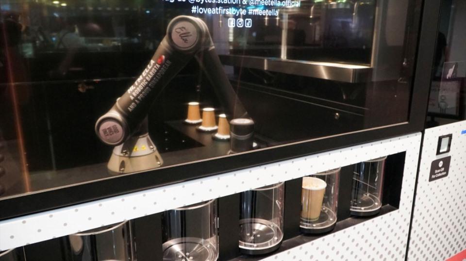 Singapore tăng cường triển khai robot phục vụ con người sau đại dịch
