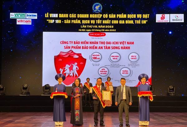 Dai-ichi Life Việt Nam Vinh danhp/“Top 100 - Sản phẩm, Dịch vụ tốt nhất cho Gia đình, Trẻ em”