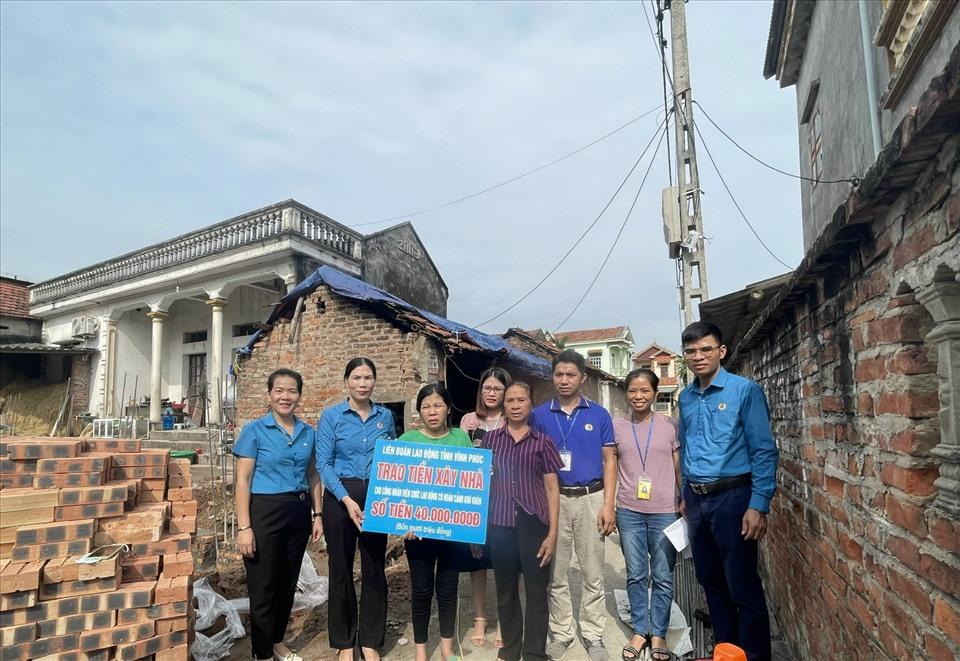 Vĩnh Phúc: Trao tiền hỗ trợ xây nhà cho đoàn viên đặc biệt khó khăn