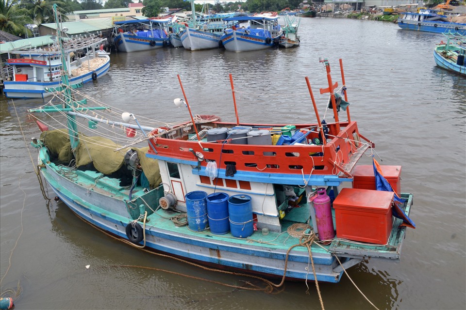 Ý kiến cho rằng nếu chỉ áp dụng hỗ trợ giá xăng dầu cho ngư dân chưa phải là giải pháp mang tính khoa học và thực tiễn. Ảnh: TM