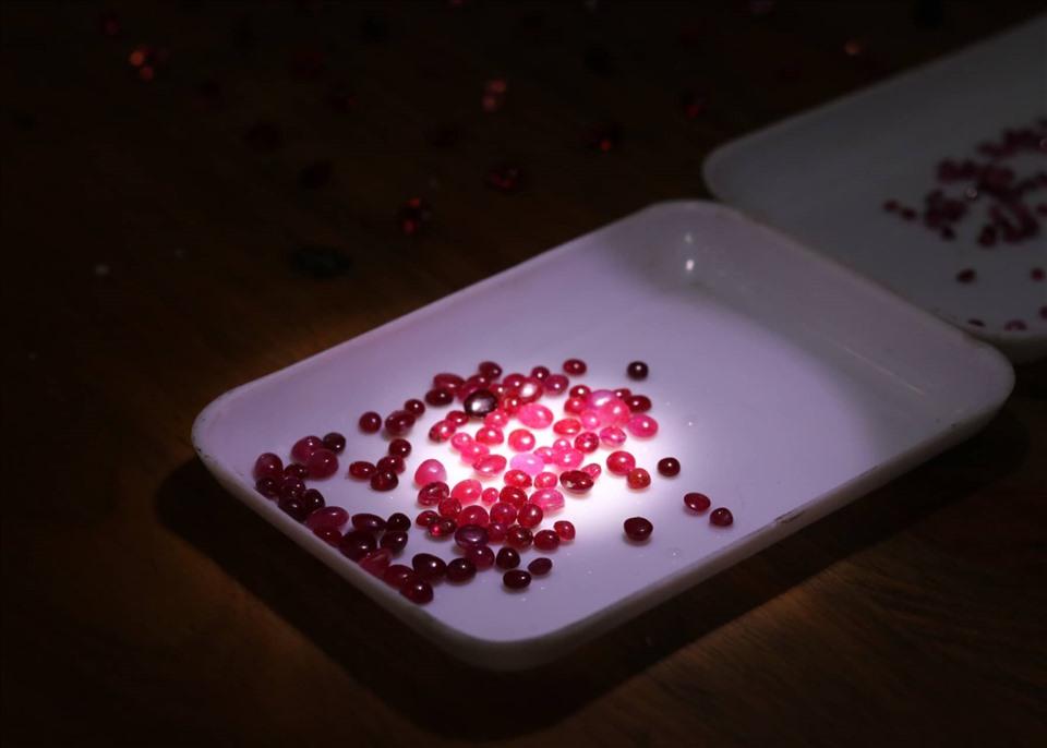 Ruby là một trong những loại đá quý có giá thành cao nhất tại chợ. Ảnh: Minh Hoà