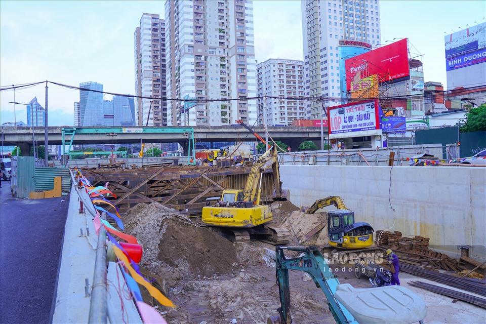 Hầm chui Lê Văn Lương - Khuất Duy Tiến được khởi công ngày 2.10.2020 với tổng đầu tư gần 700 tỷ đồng.