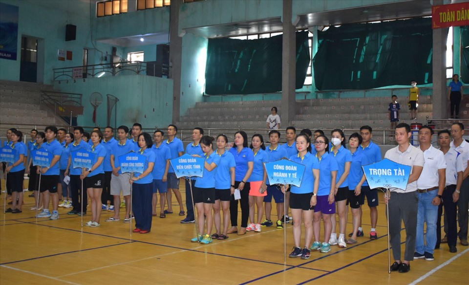 Các đơn vị tham gia giải cầu lông công nhân, viên chức lao động năm 2022. Ảnh: T.D