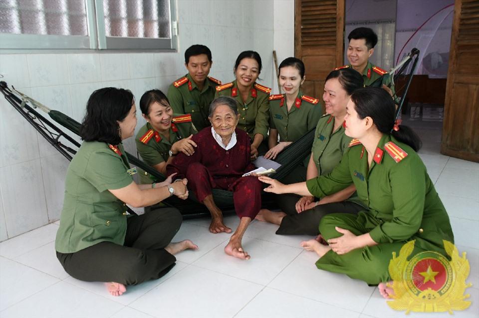 Công đoàn Công an Tiền Giang tổ chức kỷ niệm 75 Ngày Thương binh - Liệt sĩ