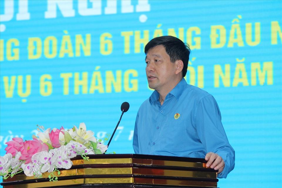 Đồng chí Kha Văn Tám phát biểu tại hội nghị. Ảnh: Minh Khuê