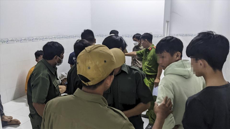 Qua làm việc đã mời thêm nhiều đối tượng khác lên làm việc. Ảnh: CTV