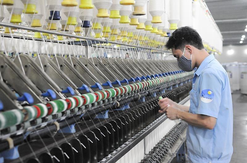 Lạm phát của Việt Nam đến từ yếu tố chi phí đẩy, mà chủ yếu là do giá xăng dầu, cũng như giá nguyên vật liệu nhập khẩu đầu vào cho sản xuất kinh doanh đã tăng khá cao