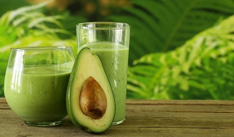 Trong bơ chứa một nguồn biotin và vitamin E có khả năng ngăn ngừa tình trạng da khô.