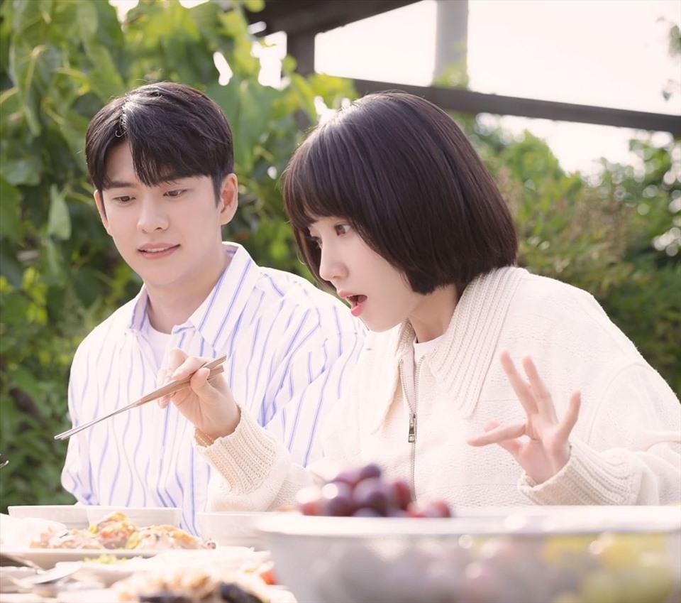 Màn ra mắt chị bạn trai của Young Woo cũng không mấy suôn sẻ. Ảnh: ENA.