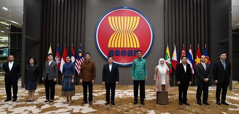 Đại sứ Nguyễn Hải Bằng (thứ 5 từ trái qua) tham dự cuộc họp đầu tiên trong năm 2022 của Ủy ban điều phối kết nối ASEAN (Ảnh: Phái đoàn Việt Nam tại ASEAN)