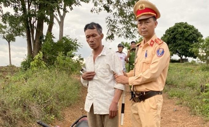 Cảnh sát giao thông bắt đối tượng tàng trữ trái phép chất ma túy