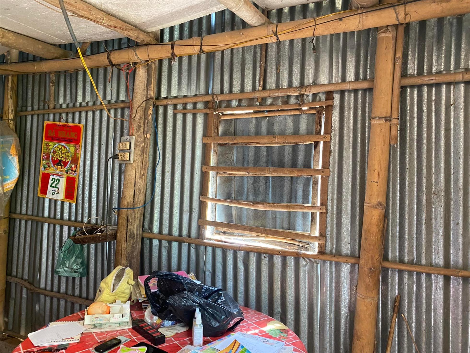 Ngôi nhà trước đây của chị Chi được dựng bằng tôn, cây gỗ. Ảnh: CĐ Pousung