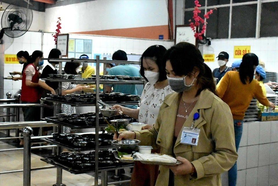 Đảm bảo suất ăn ca cho công nhân