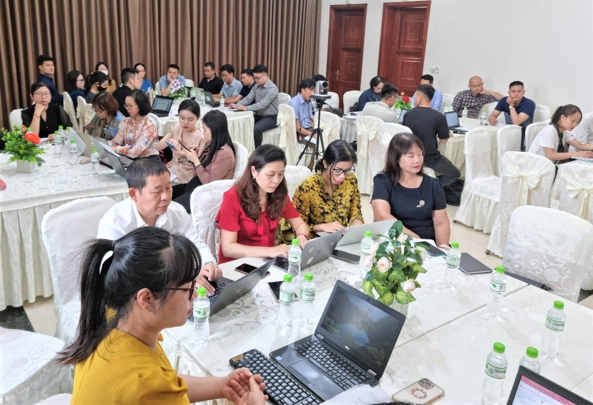 Các phóng viên, biên tập viên tham gia tập huấn. Ảnh: Nam Dương