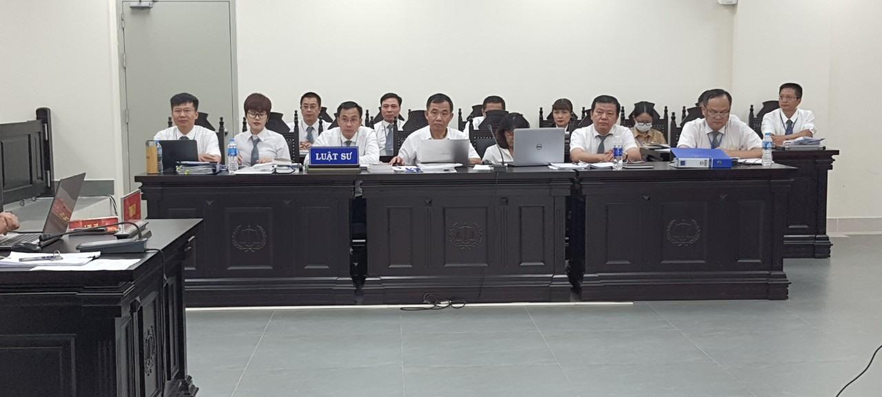 Các luật sư tham gia phiên toà xét xử 11 bị cáo trong vụ thất thoát hơn 113 tỉ đồng. Ảnh: V.D