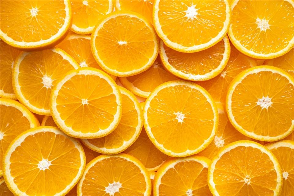 Ăn cam thường xuyên sẽ giúp bổ sung vitamin C cho cơ thể. Ảnh: Xinhua
