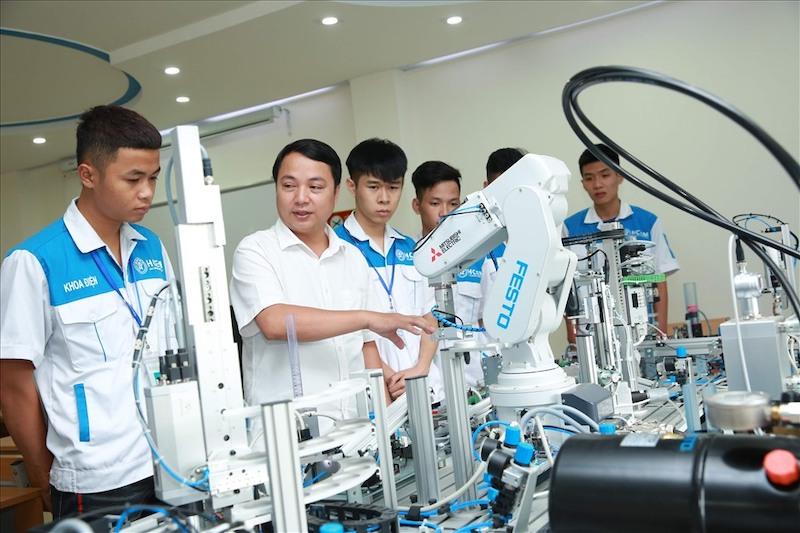 UNICEF vào 4 nhóm gồm các kỹ năng nền tảng, các kỹ năng có thể chuyển đổi, kỹ năng kỹ thuật số, các kỹ năng cụ thể trong công việc.