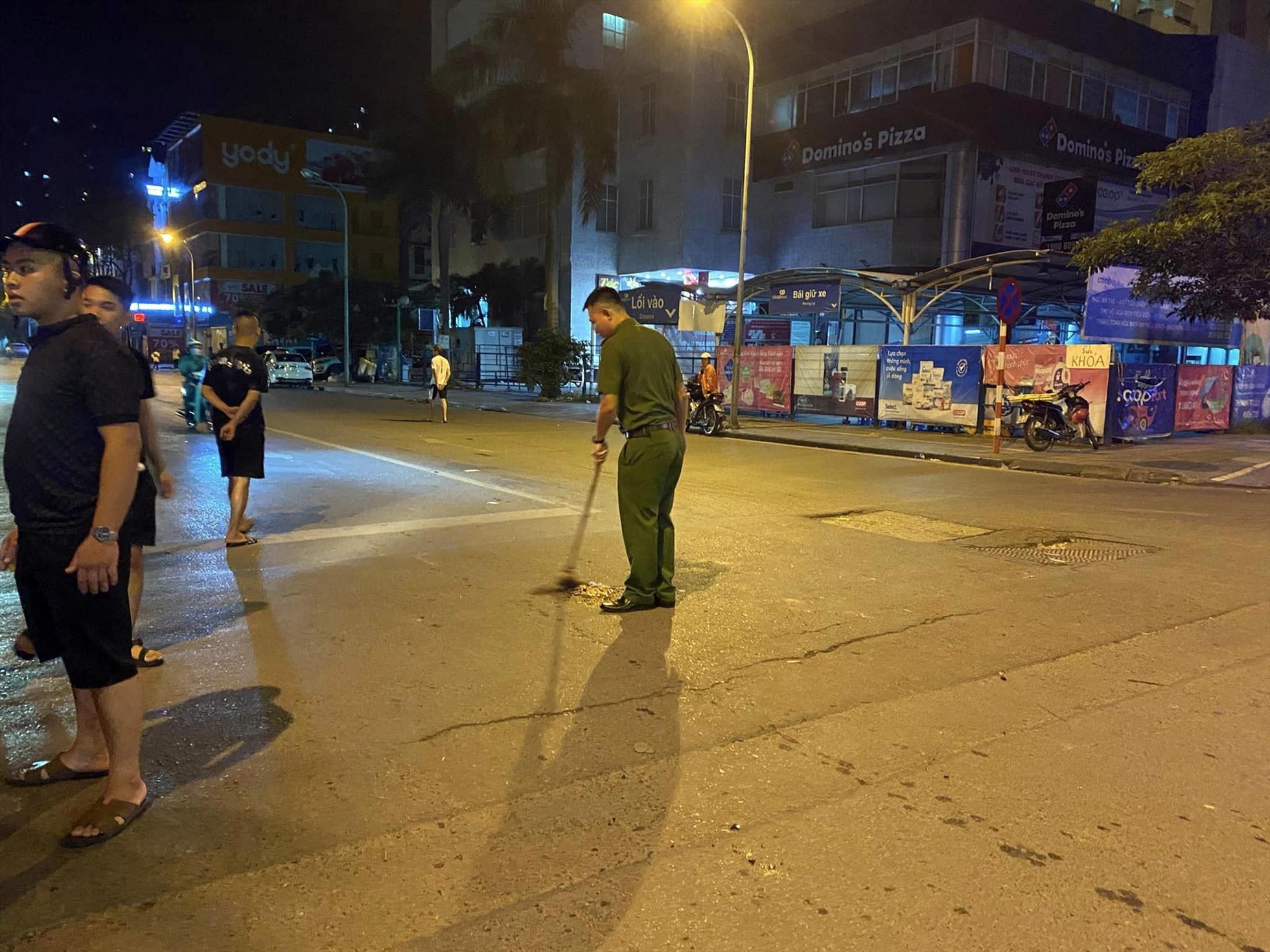 Công an Hà Đông thông tin vụ việc ném chai thuỷ tinh vào người đi đường