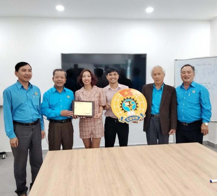 LĐLĐ tỉnh Lâm Đồng thăm doanh nghiệp nhân ngày Doanh nhân Việt Nam