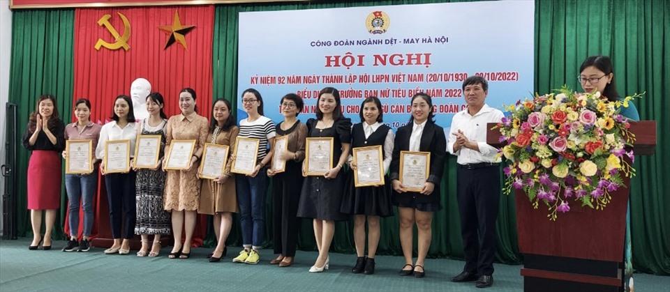 Biểu dương 15 Trưởng Ban Nữ công Công đoàn cơ sở tiêu biểu năm 2022