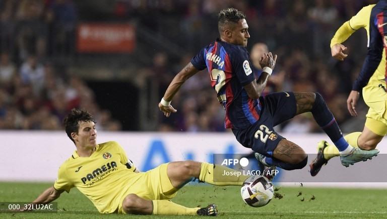 Villarreal không thể một lần xuyên thủng hàng phòng ngự Barcelona.  Ảnh: AFP