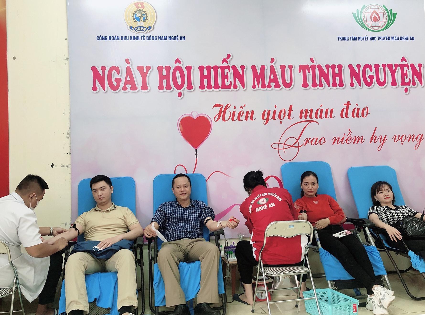 Nghệ An: Hơn 500 đoàn viên, người lao động hiến máu tình nguyện