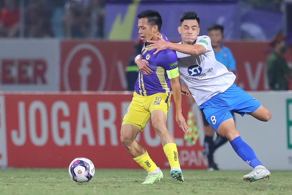 Bản quyền truyền hình V.League: Chia thế nào cho hợp lý?