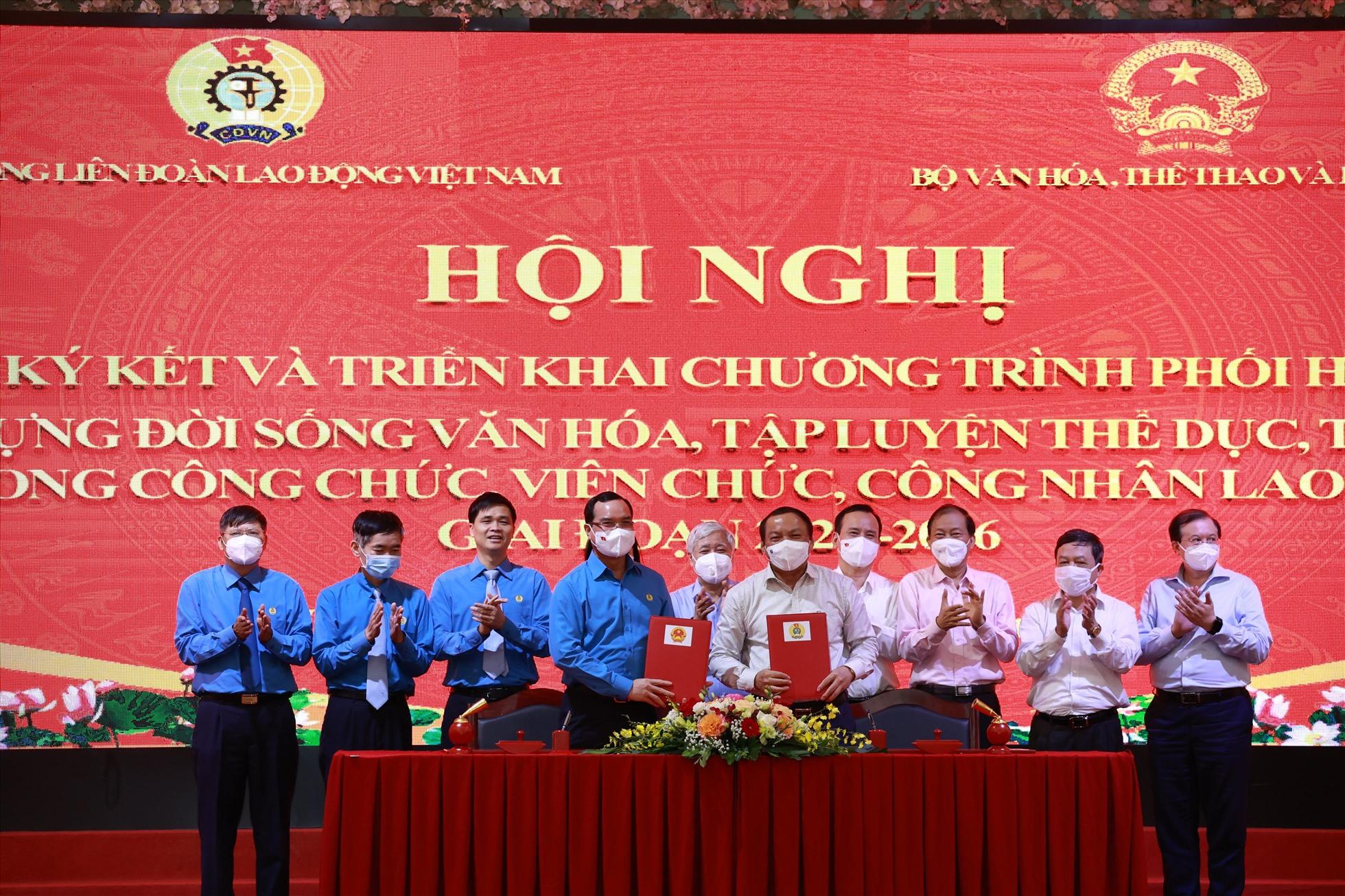 Tiếp tục quan tâm chăm lo đời sống văn hoá tinh thần cho công nhân lao động