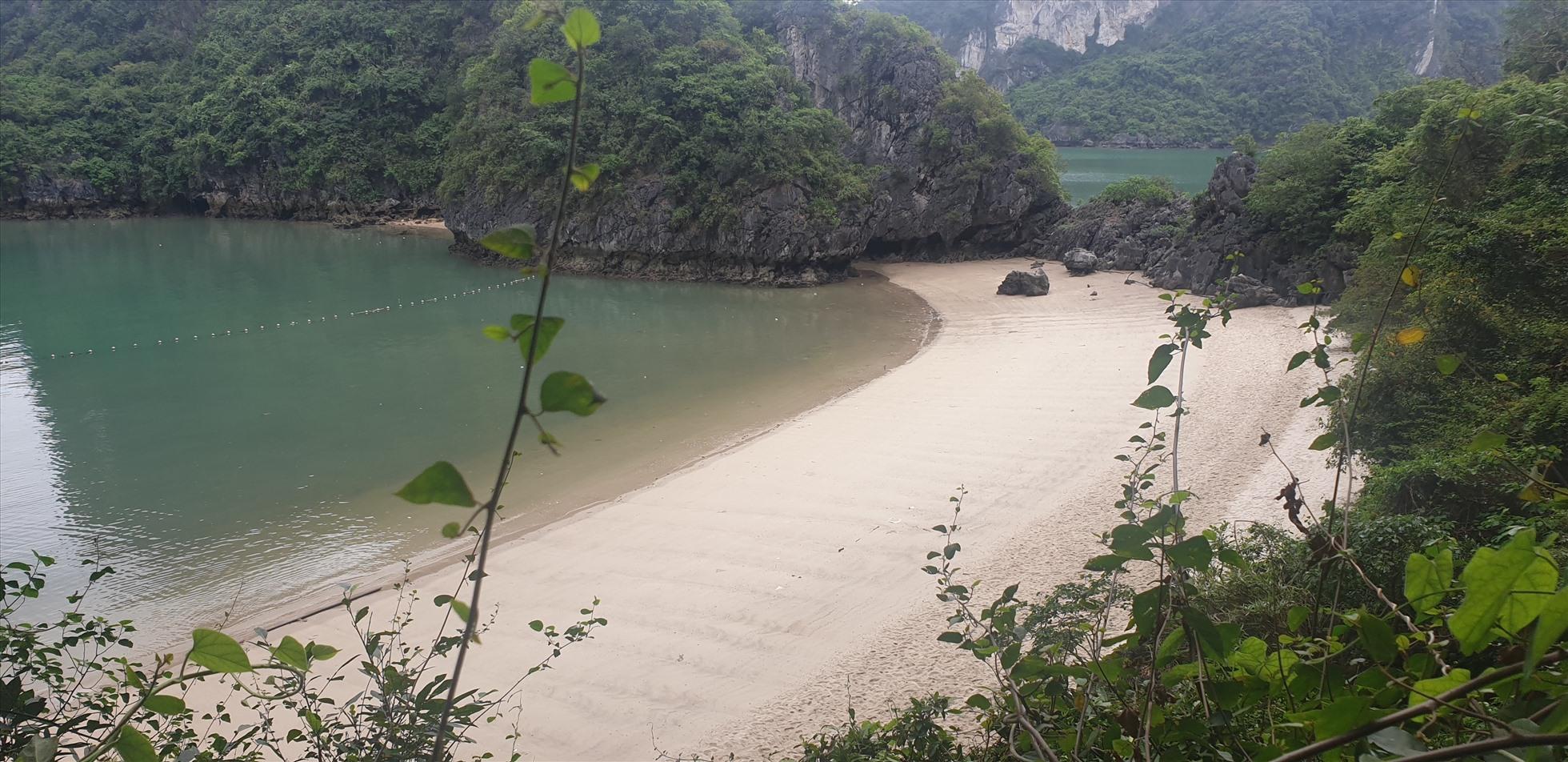 Quảng Ninh yêu cầu nghiên cứu mở lại núi Bài Thơ, thêm bãi tắm giữa vịnh