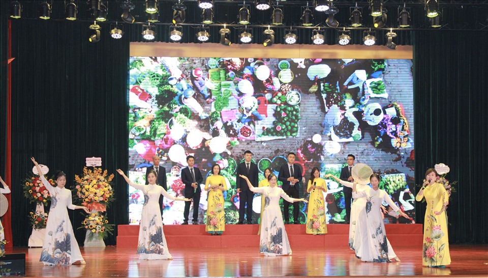 Tổ chức văn hoá thể thao gắn với phong trào thi đua trong người lao động